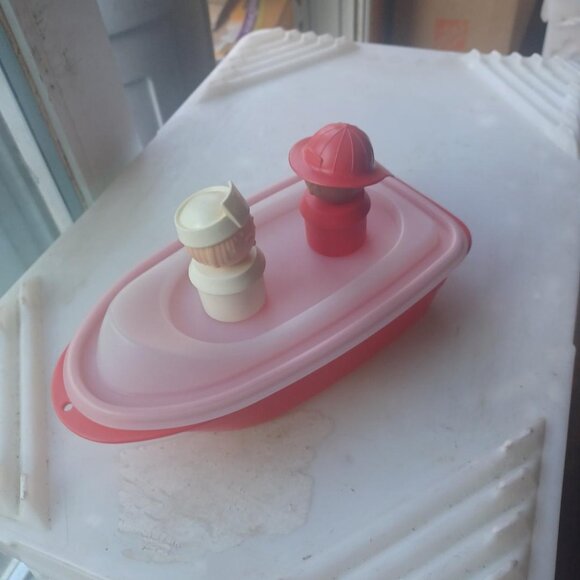 Vintage Tupperware Tugboat with 2 People - Picture 2 of 2